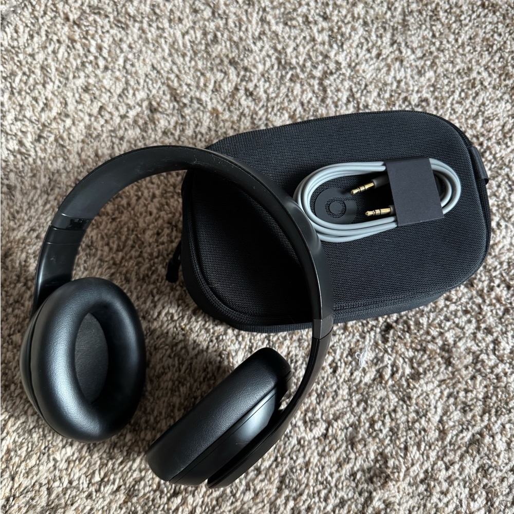 Beats Studio Pro Wireless Bluetooth Headphones - Black